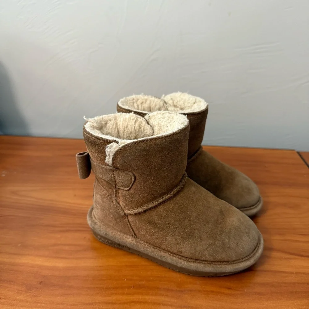 Bearpaw Girls Sherpa Lined Shearling Style Suede Boot Chestnut‎ Bow Detail 8